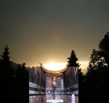 zahajajoče sonce z vrta karmela v Sori in kapela gradu Javier (Navarra, Španija)
